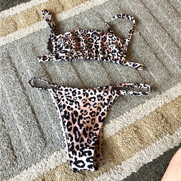 Kendall & Kylie Bikini Set - Picture 3 of 6